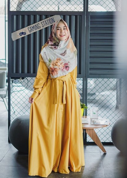 Jilbab Yang Cocok Untuk Baju Warna Kuning Tua