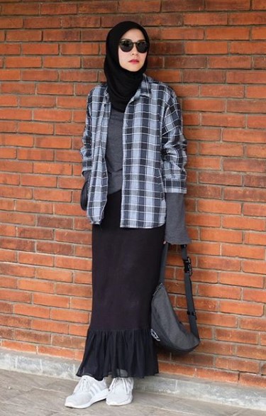 18 Kombinasi Baju  Muslim  Motif Kotak  Kotak  dan Hijab 