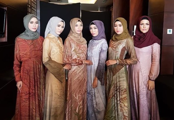 Tips Padu Padan Gamis dan Berbagai Jenis Hijab