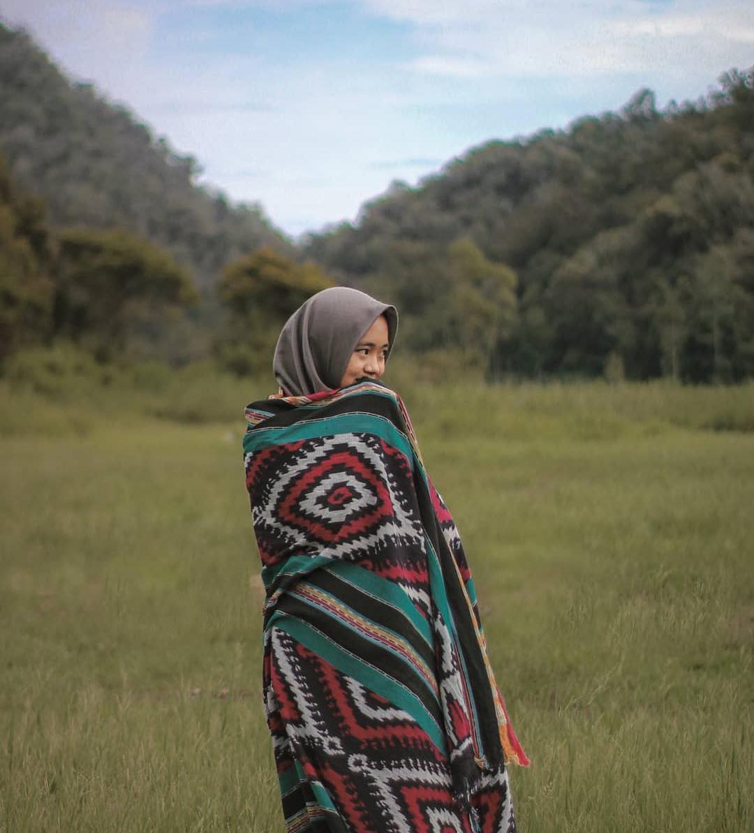 12 Padu Padan Stylish Mengenakan Baju Muslim Model Etnik