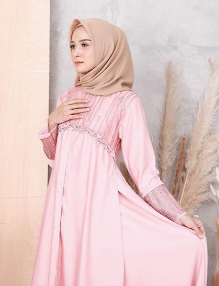  Warna  Hijab yang Cocok untuk Baju  Muslim  Warna  Merah  Muda 