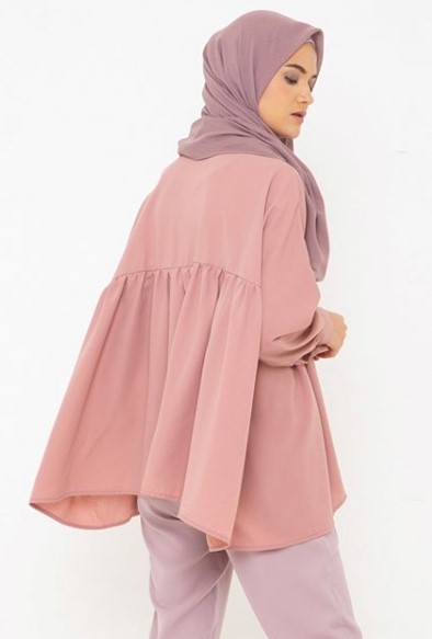  Warna Hijab yang Cocok untuk Baju Muslim Warna Merah Muda 