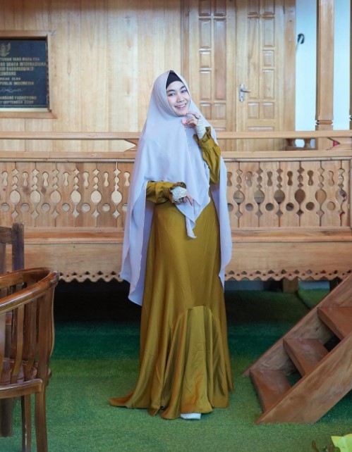 12 Model Koleksi Gamis Artis Indonesia 2019 Gamis 