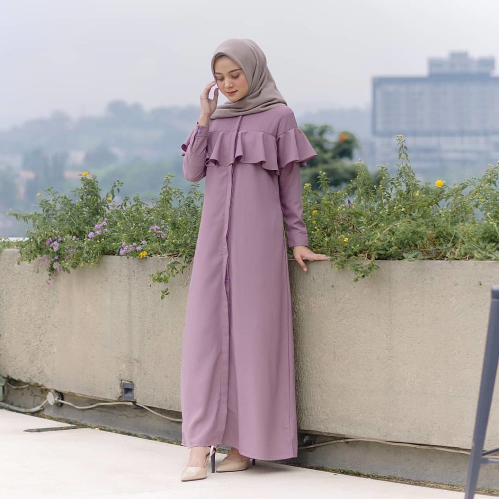  Warna Hijab yang Cocok untuk Baju Muslim Warna Ungu Gamis