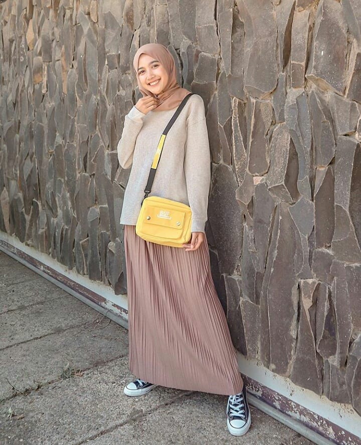 OOTD Hijab Casual Rok Plisket Dengan Pakaian Kece